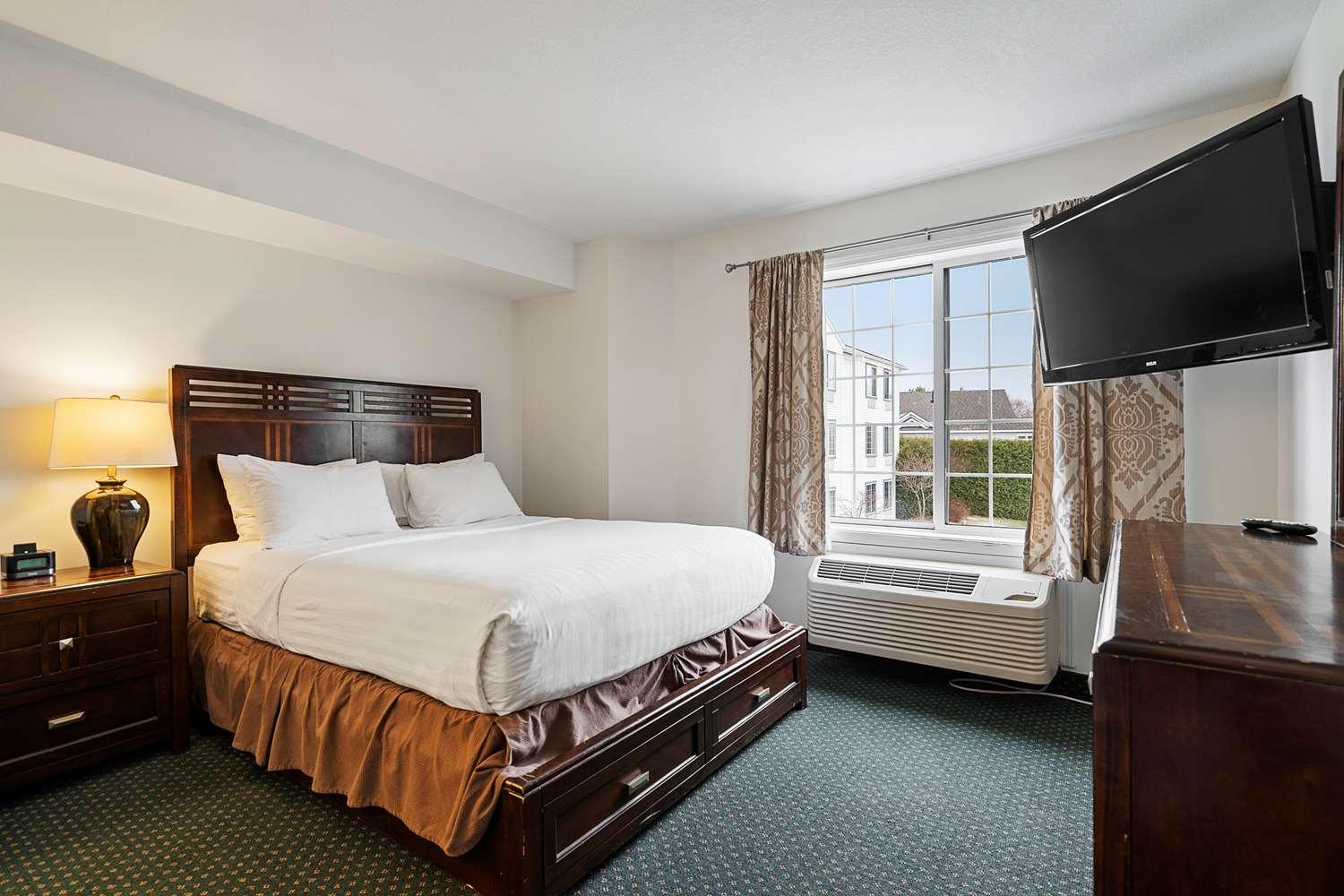 Charlevoix Inn & Suites Surestay Collection By Best Western Exterior photo